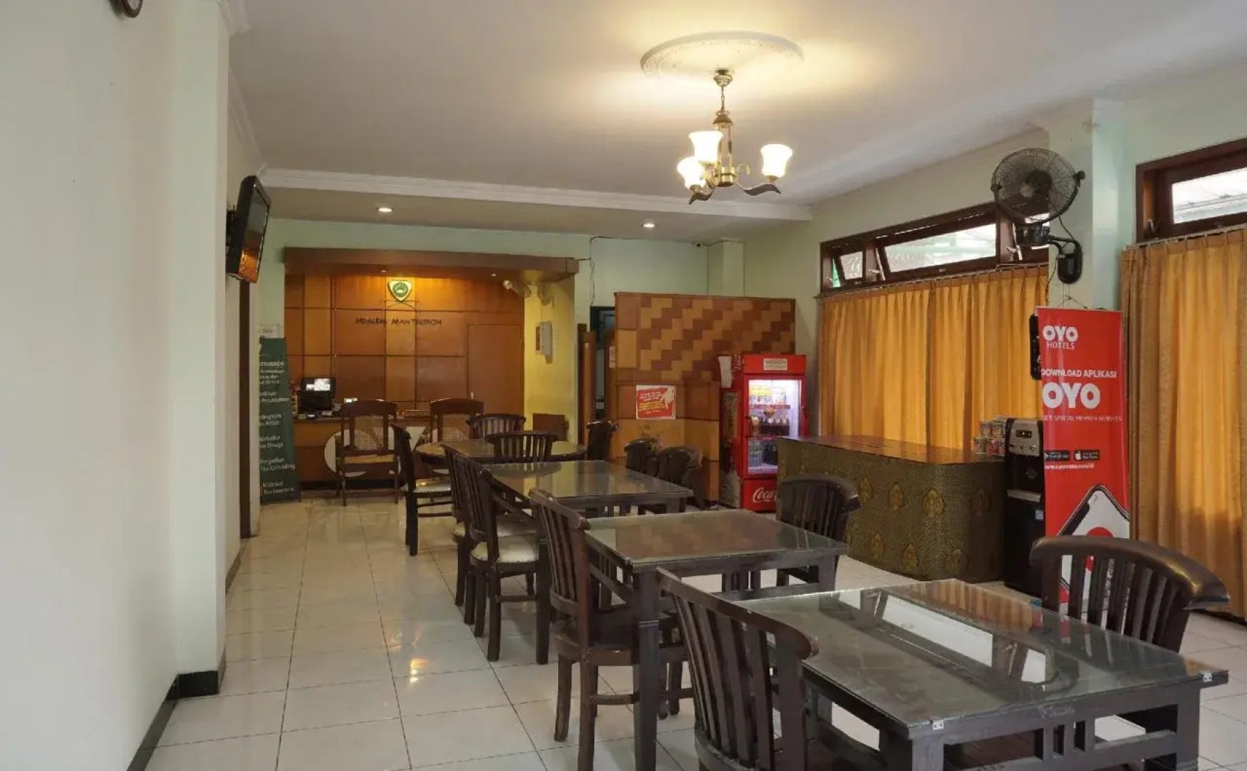 OYO 512 Ndalem Mantrijeron Hotel