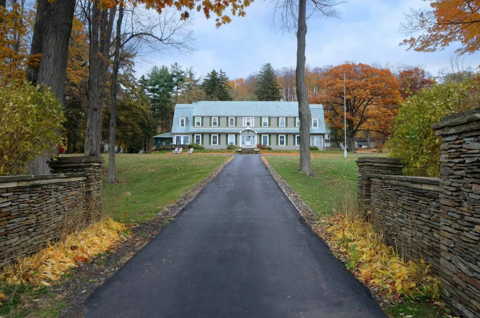 Maple Springs Lake Side Inn