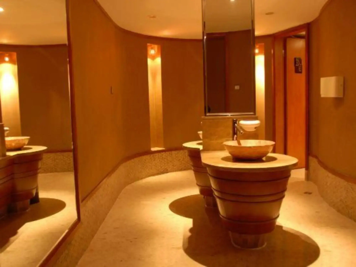 Huquan Hongyan Hotel