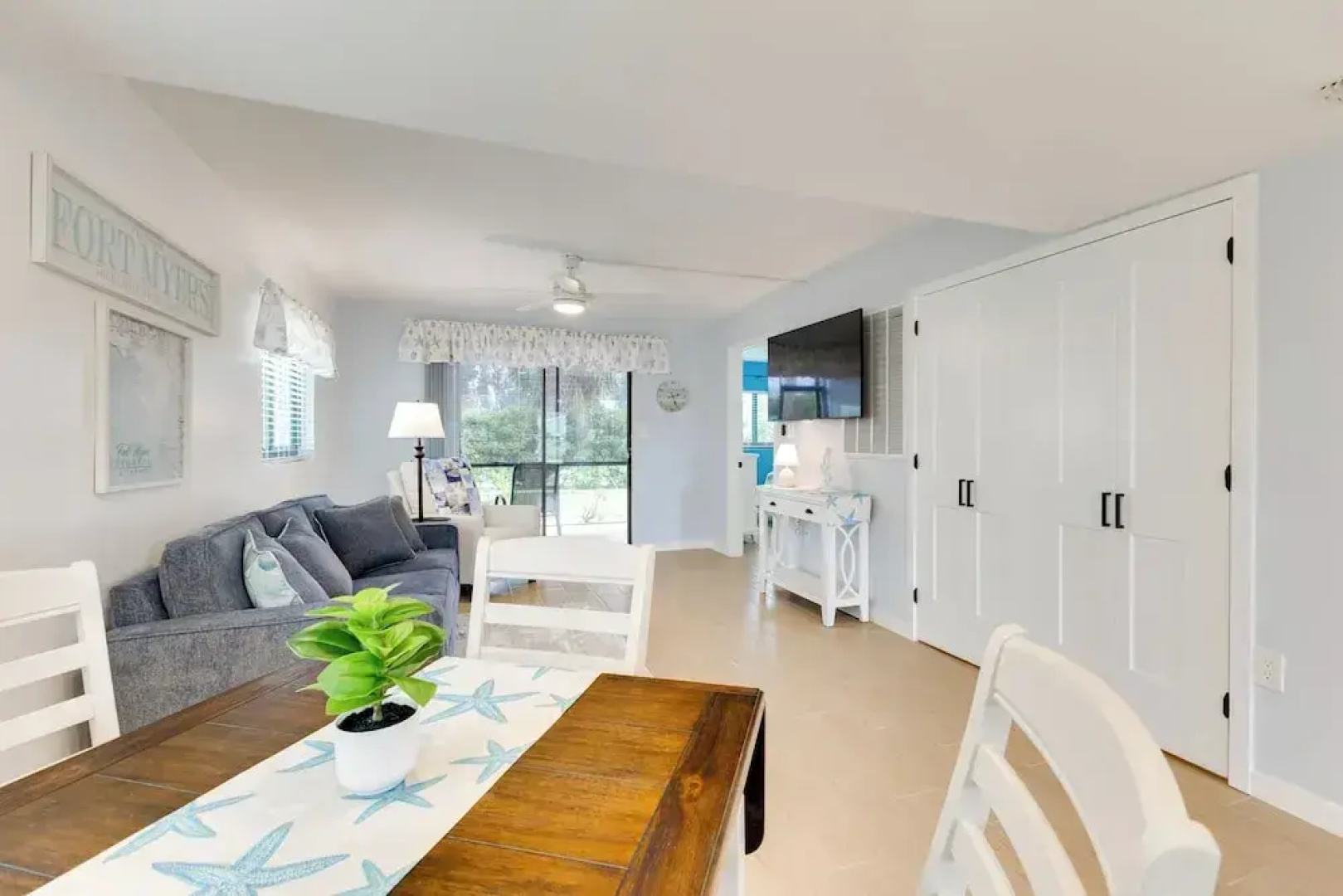 5 Mi to Fort Myers Beach: Condo w/ Private Lanai!