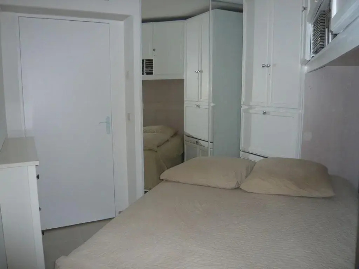 Charmant 2P Vue Mer face au Port de Golfe Juan