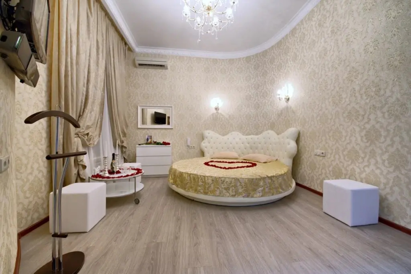 Алекс отель на Марата 22