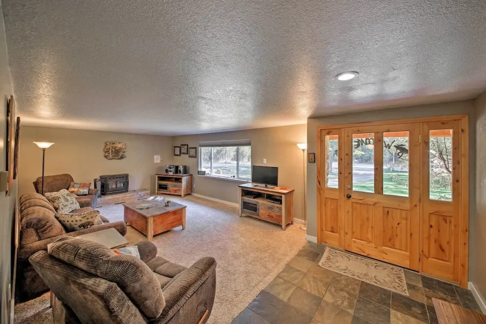 Quaint Priest Lake Cabin w/ Patio < 1 Mi to Lake!