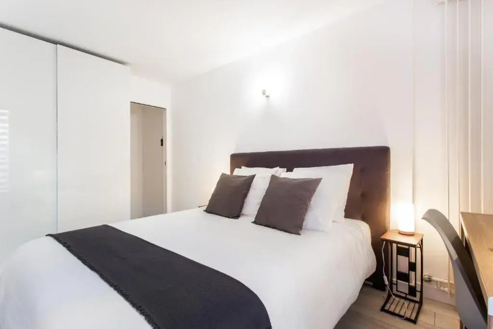 D&E - PARIS-DISNEY - HOLIDAYS APARTMENT - APPARTEMENT DE VACANCES - 5 CHAMBRES- 5 SDB - 5 BEDROOMS - 5 BATHROOMS - Netflix