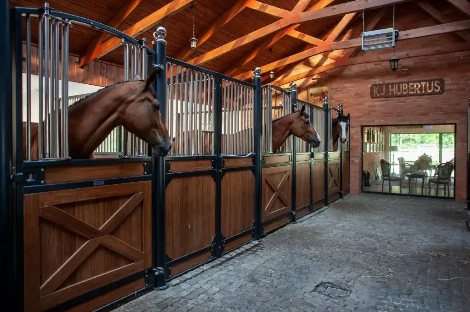 Hubertus Aparthotel & Restaurant & Horse Club