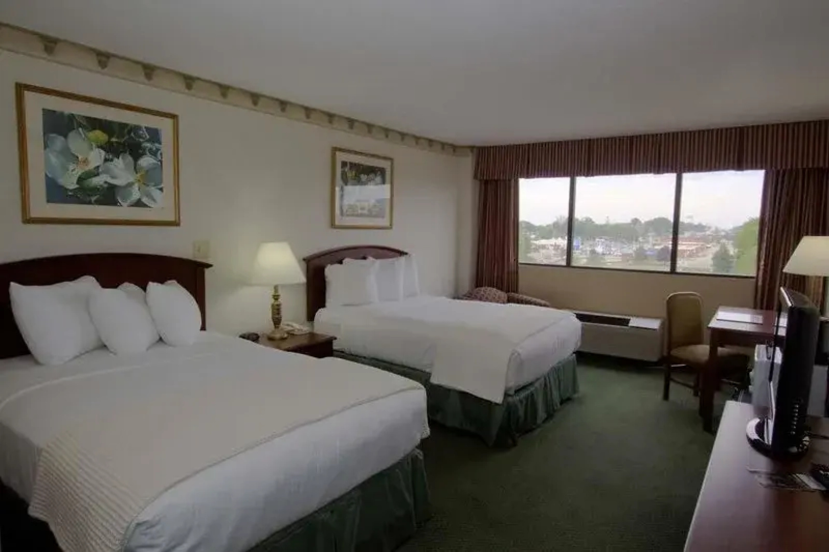 DoubleTree by Hilton Clarksville Riverview