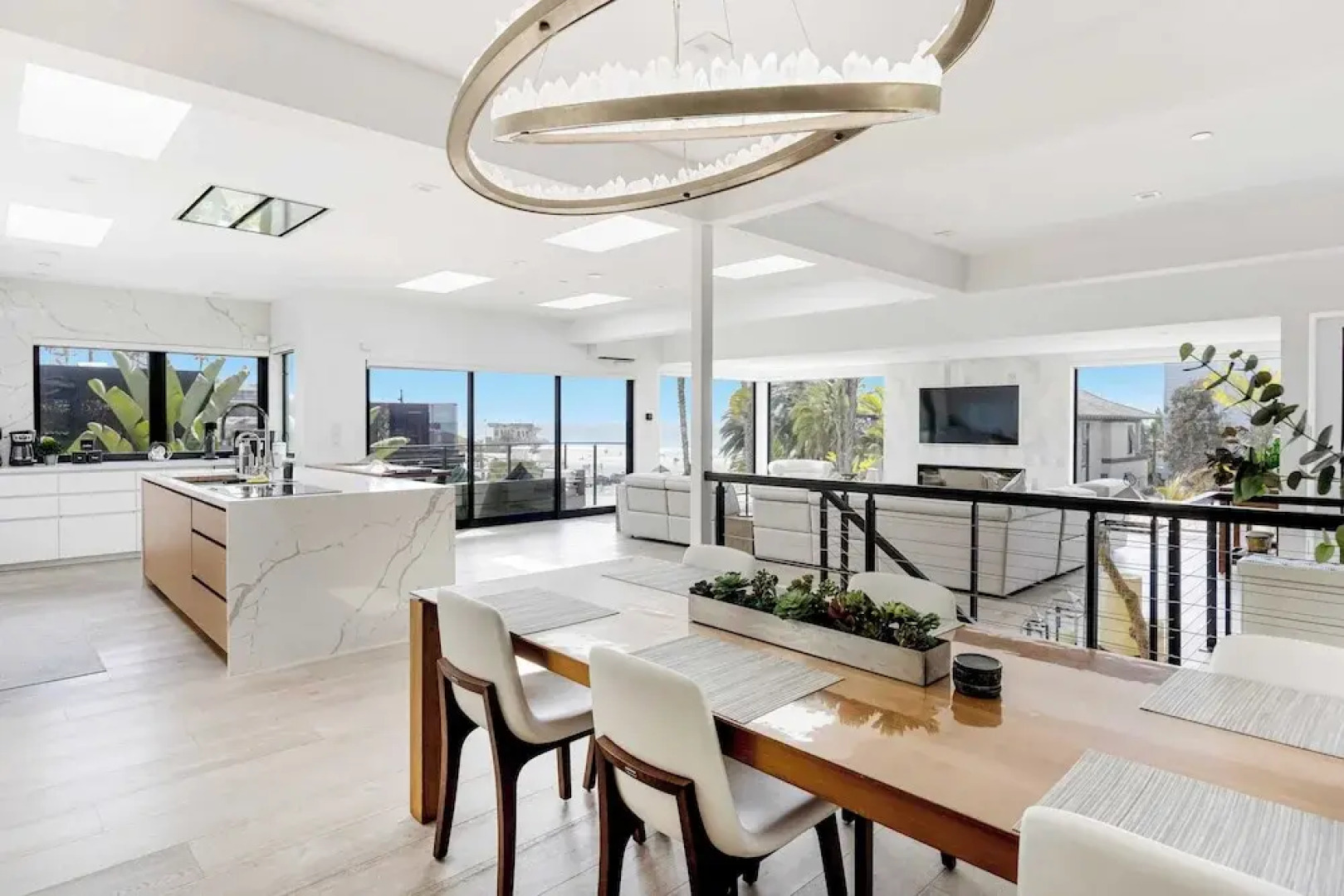 Steps to Beach+shops, Oceanview, Hot Tub+firepit Moonlight Modern by Avantstay