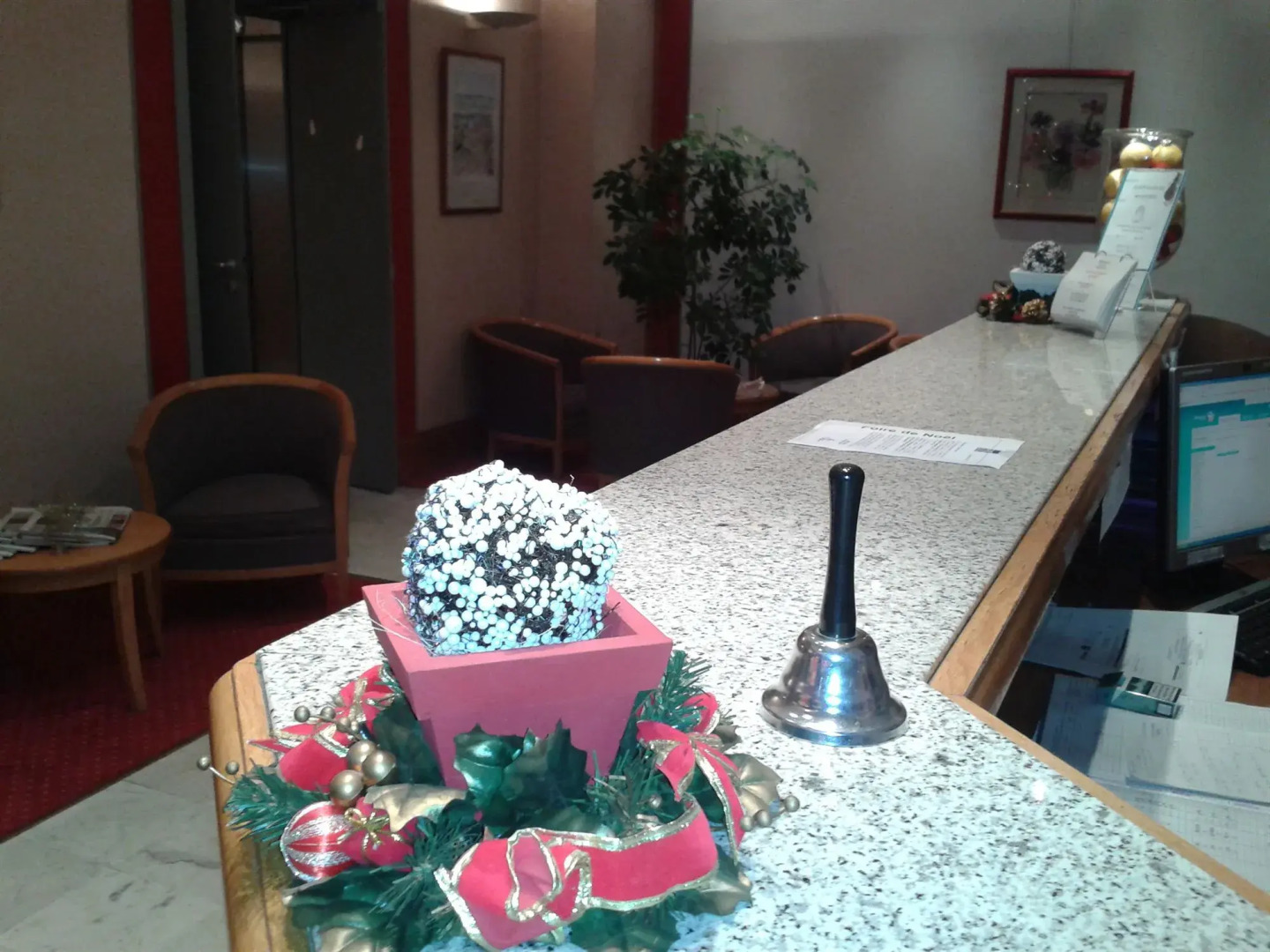 Brit Hotel Aux Sacres