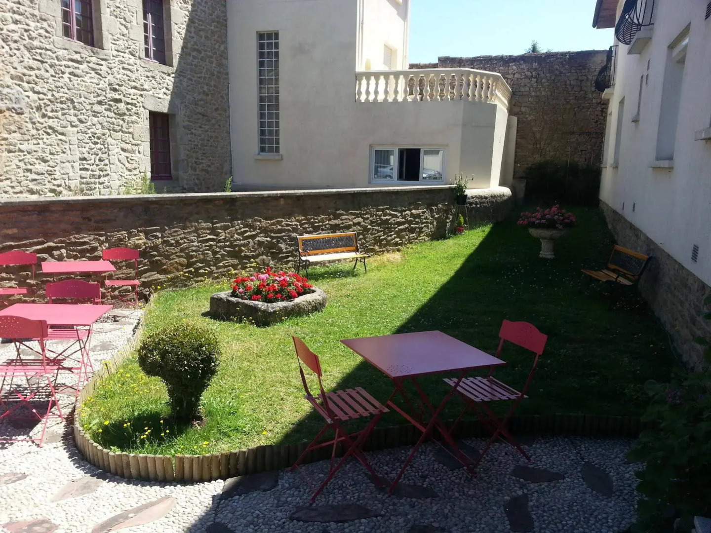 Hôtel Le Chapeau Rouge