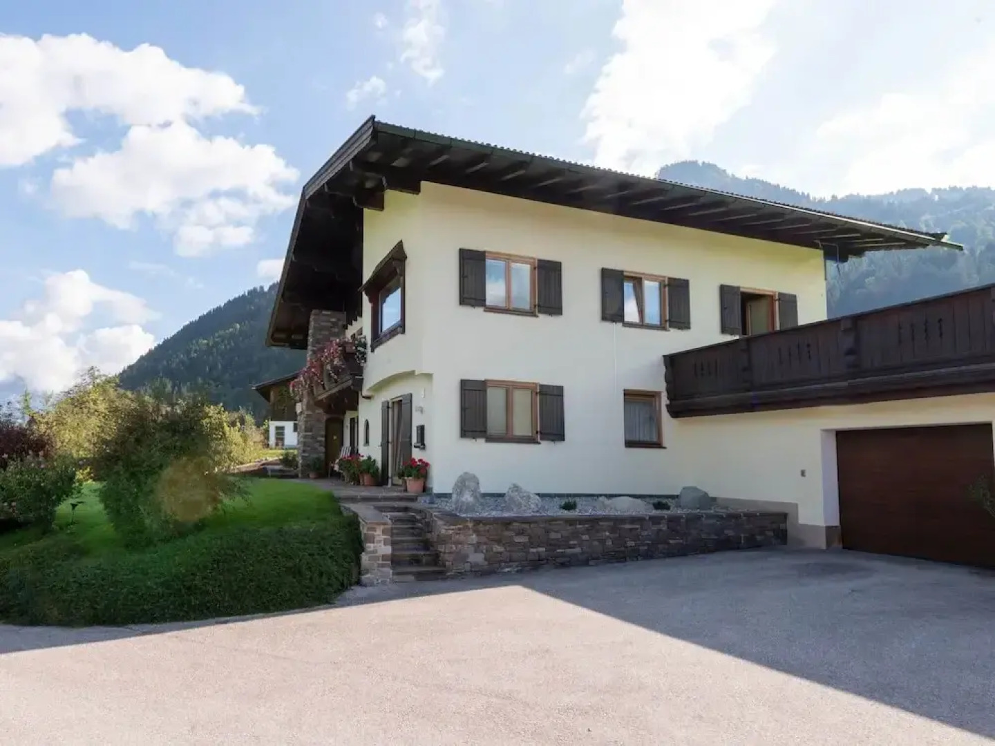 Apartment in Tyrol 100 m to the Mountain Railway