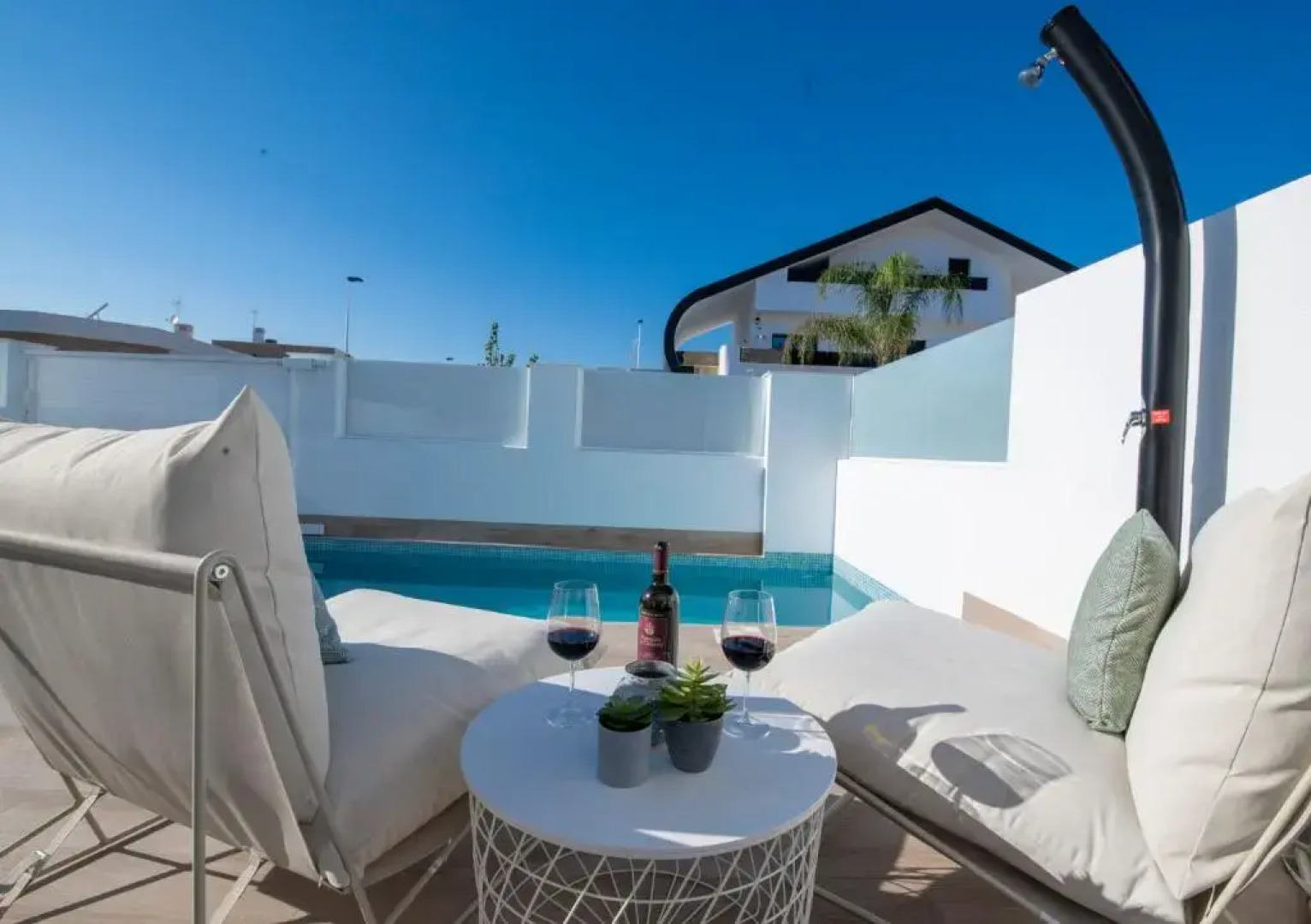 Luksusvilla med privat basseng - plass til 2 familier