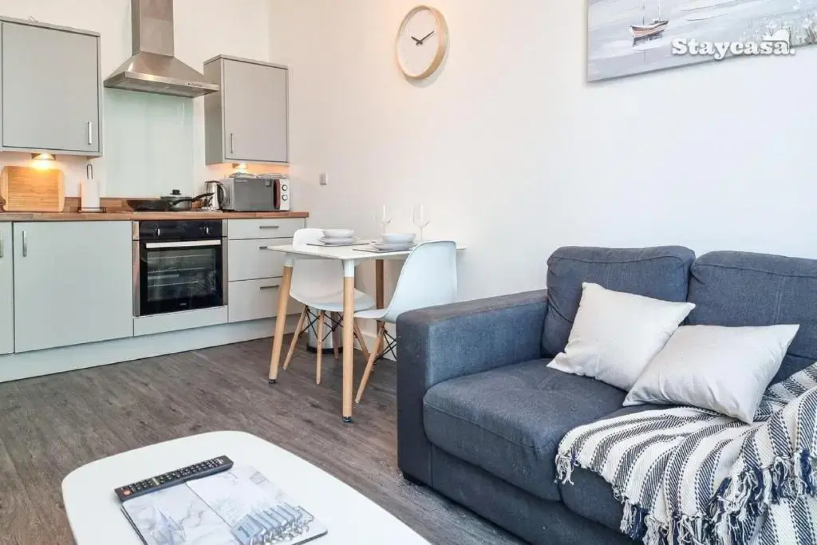 Spacious Central Apartment With Great Transports