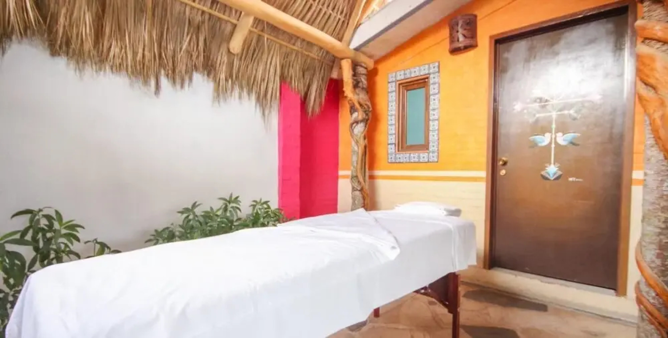 Charming 1 Bedroom Hotel With Pool View