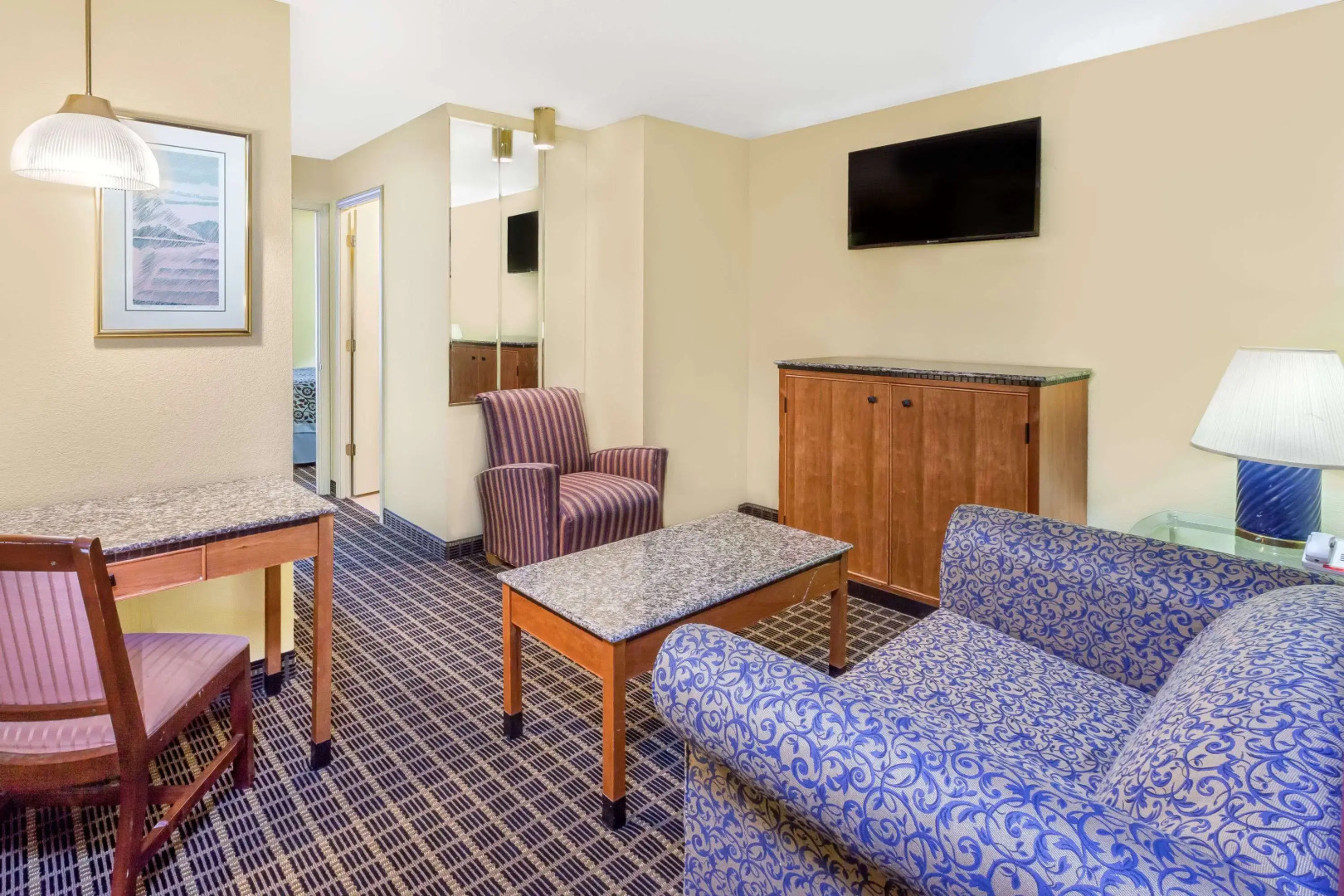 Days Inn and Suites Kalamazoo