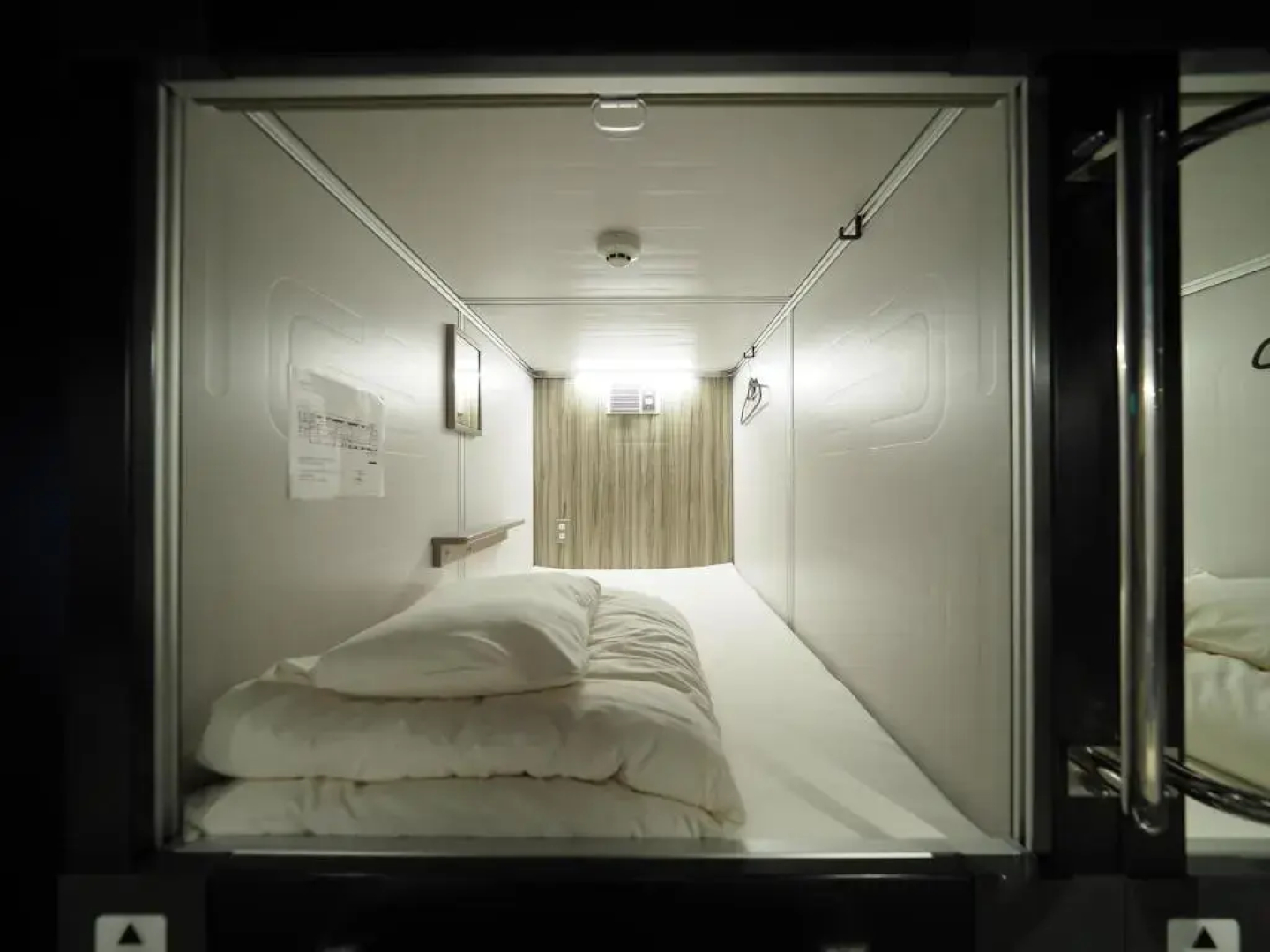 Leo Yu Capsule Hotel Nishifunabashi