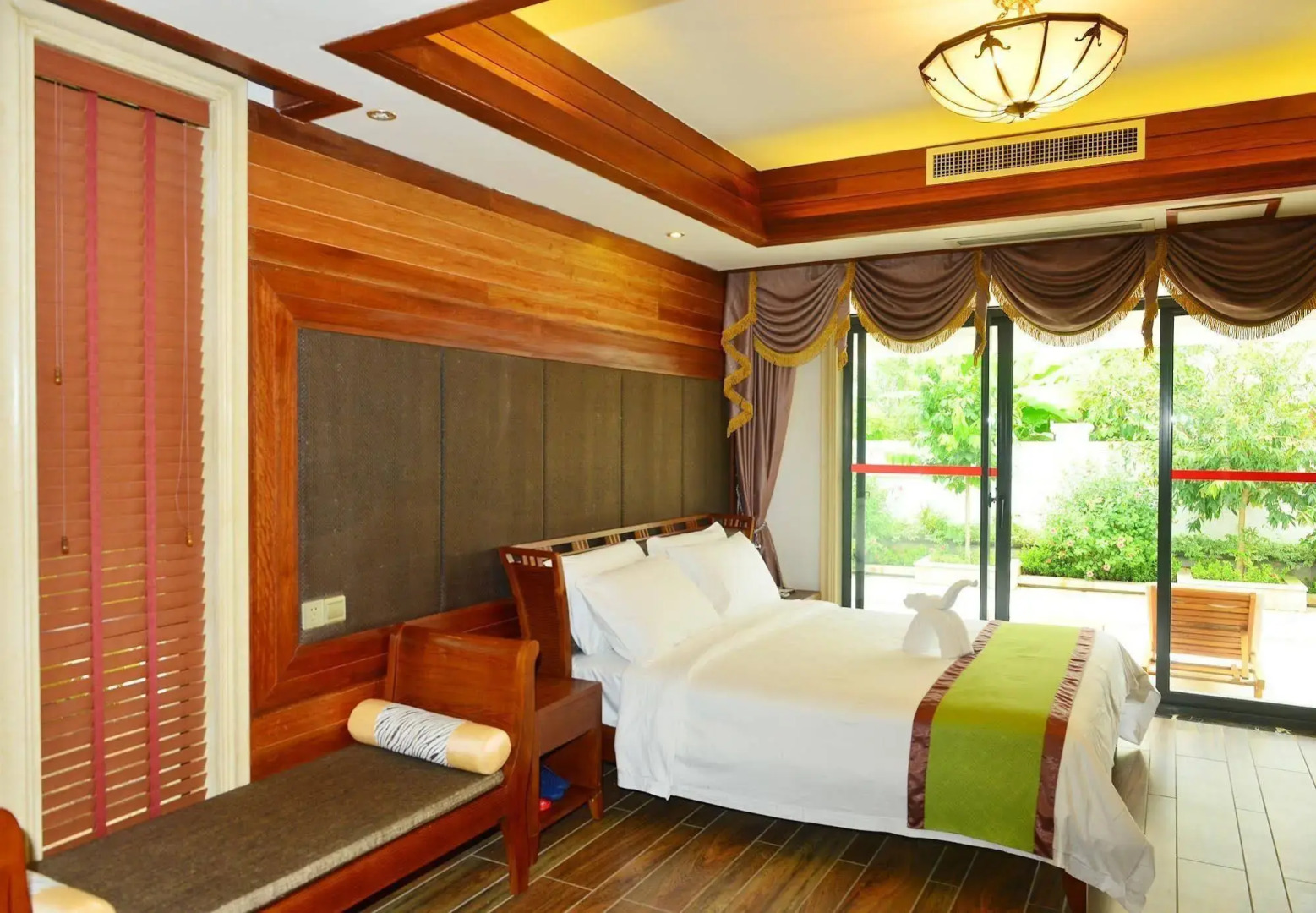 Xinglong Old Banyan Hotel - Wanning