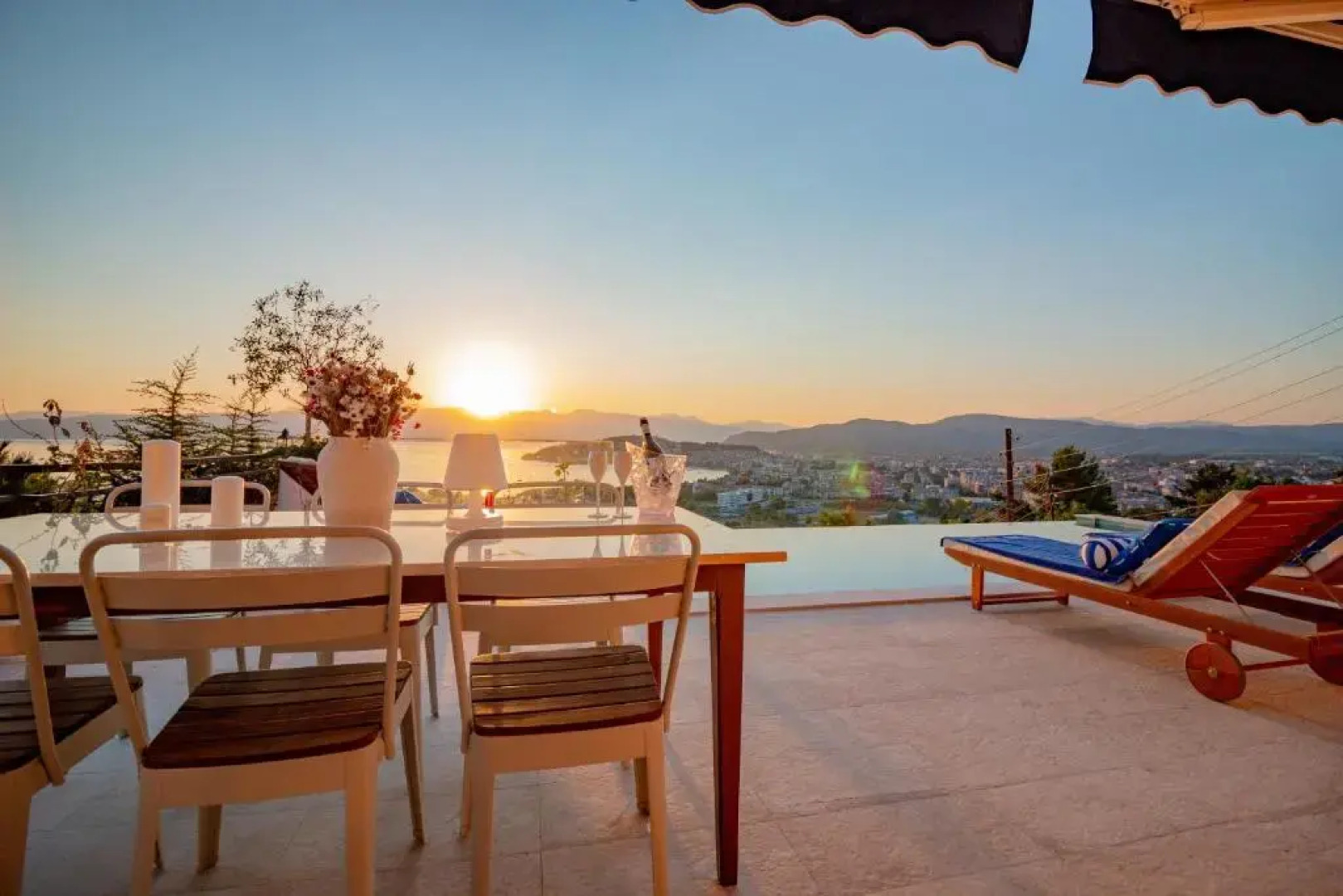 Casa Farmak - 4 Bedroom Lux Apartment with Infinity Pool & Lake View