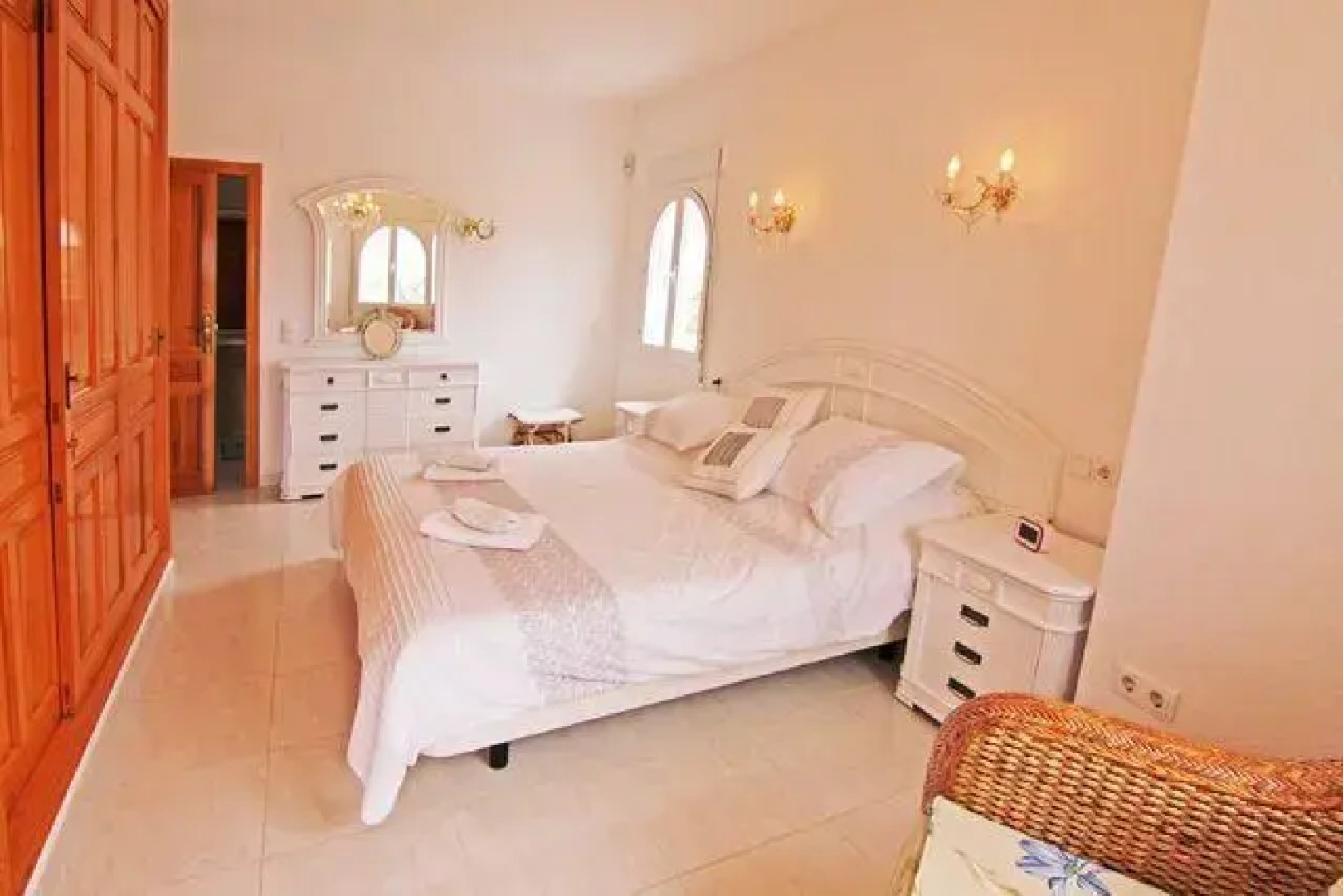 Apartment with garden and views, in Moraira