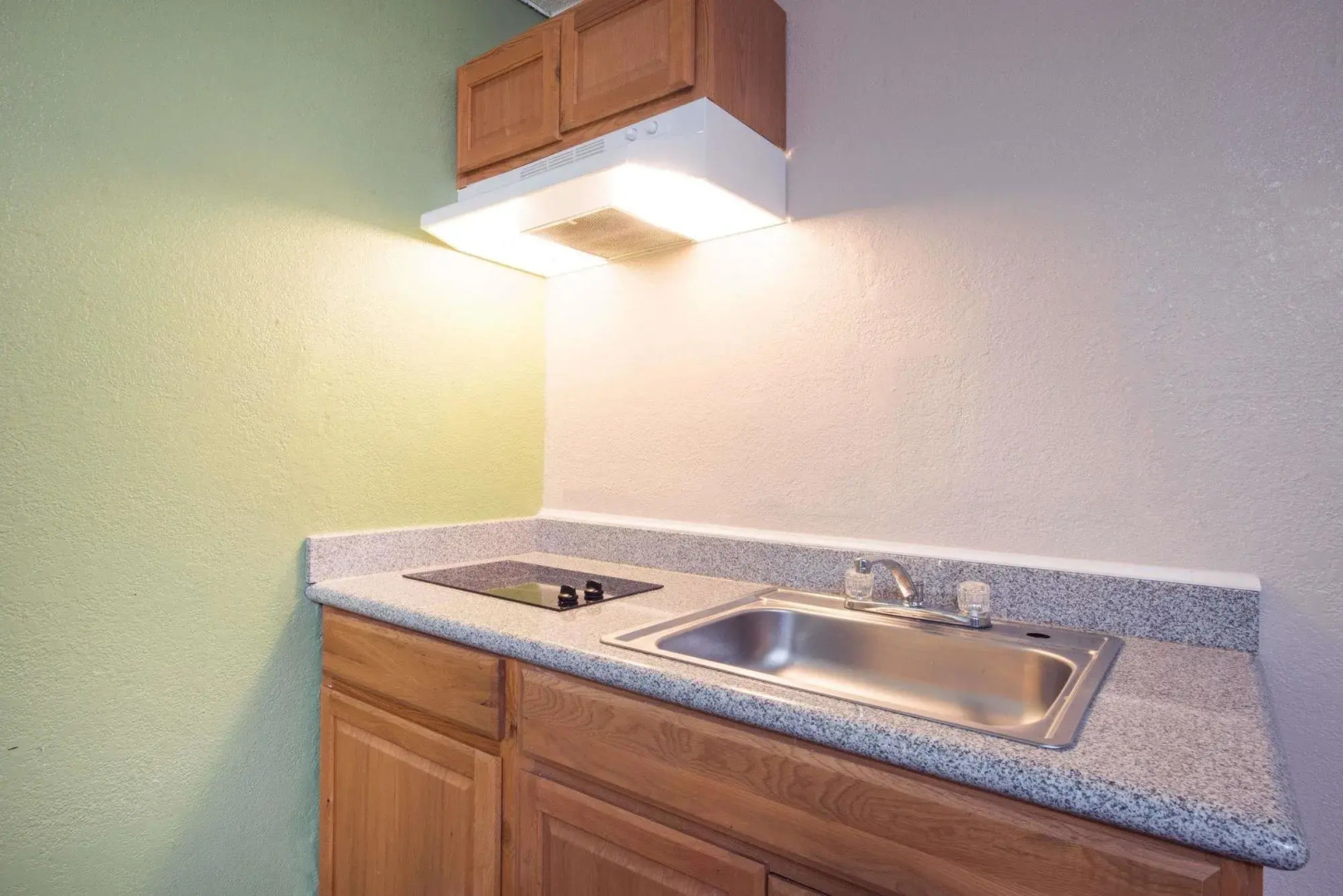 Executive Inn and Kitchenette Suites