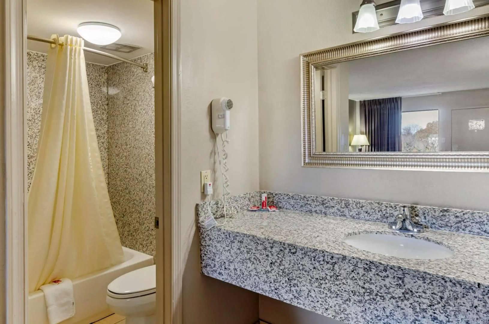 Brentwood Inn & Suites