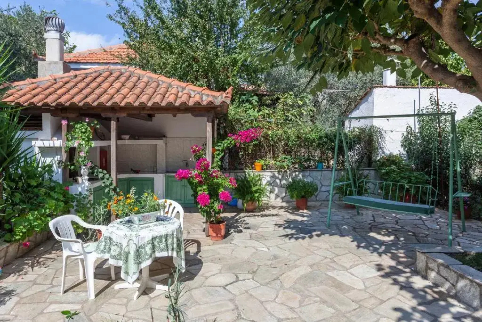 Smaragdi Rooms and Studios