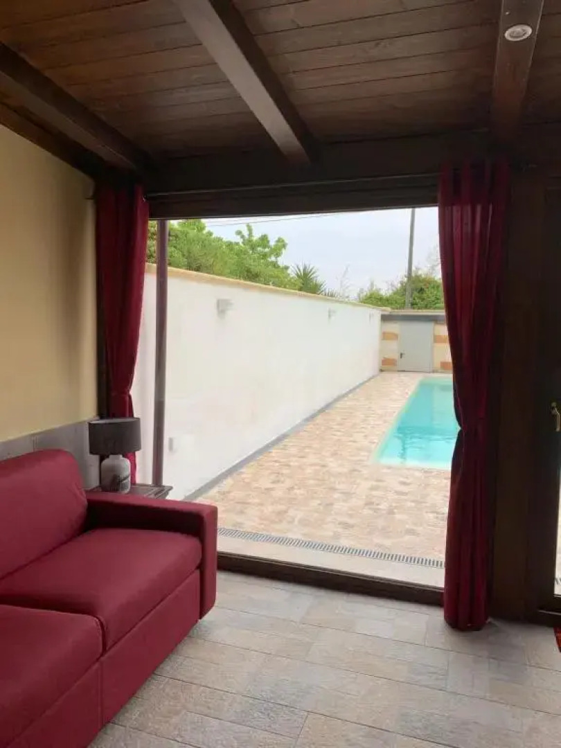 Appartamento in villa con piscina a 700m dal mare