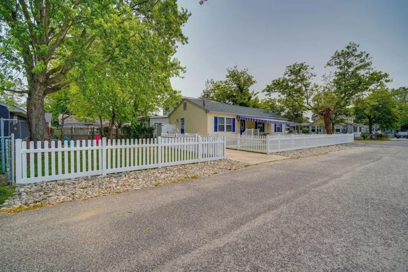 Pet-friendly Villas Vacation Rental: Walk to Bay