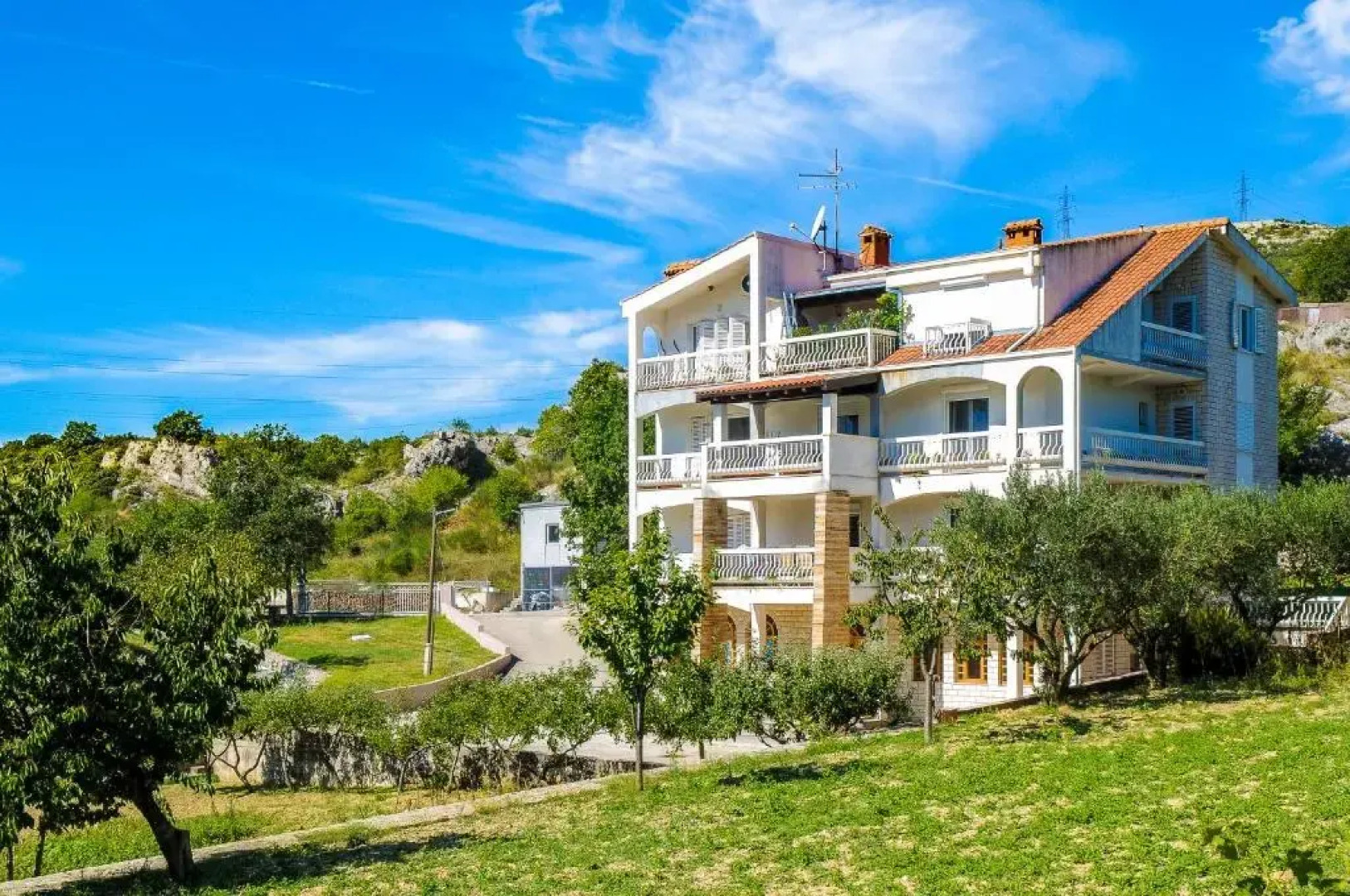 Room and Apartment Perlica