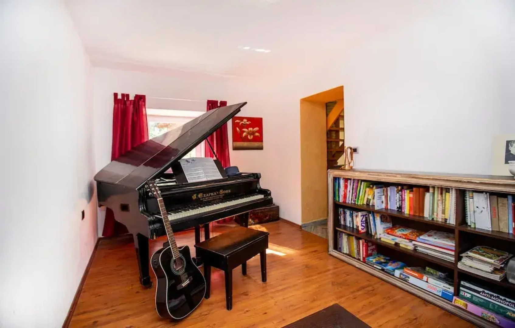 Stunning Home in Izola with Outdoor Swimming Pool, Hot Tub & 5 Bedrooms