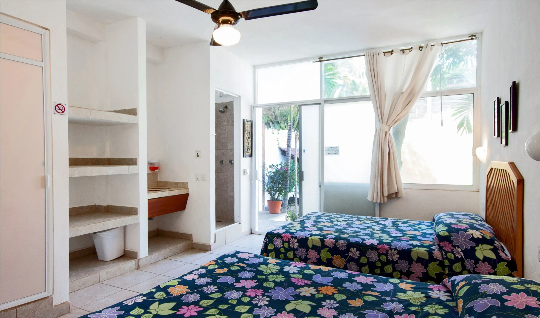 ITH Sayulita Amazing Surf Hostel