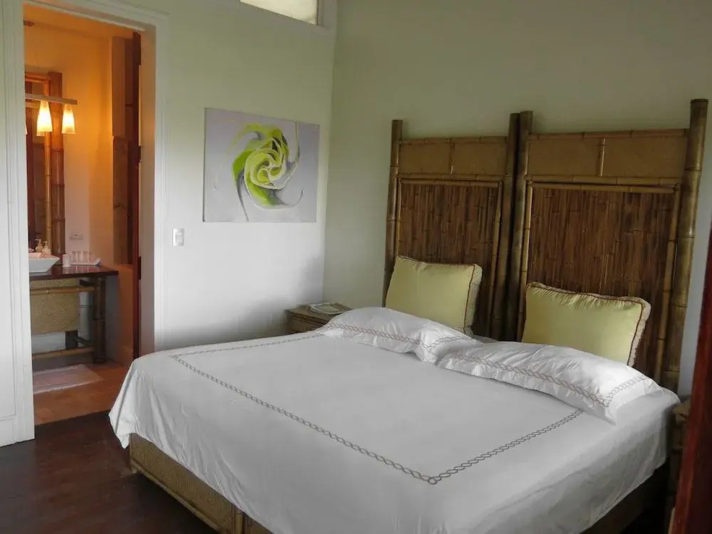 Iguana Lodge Beach Resort