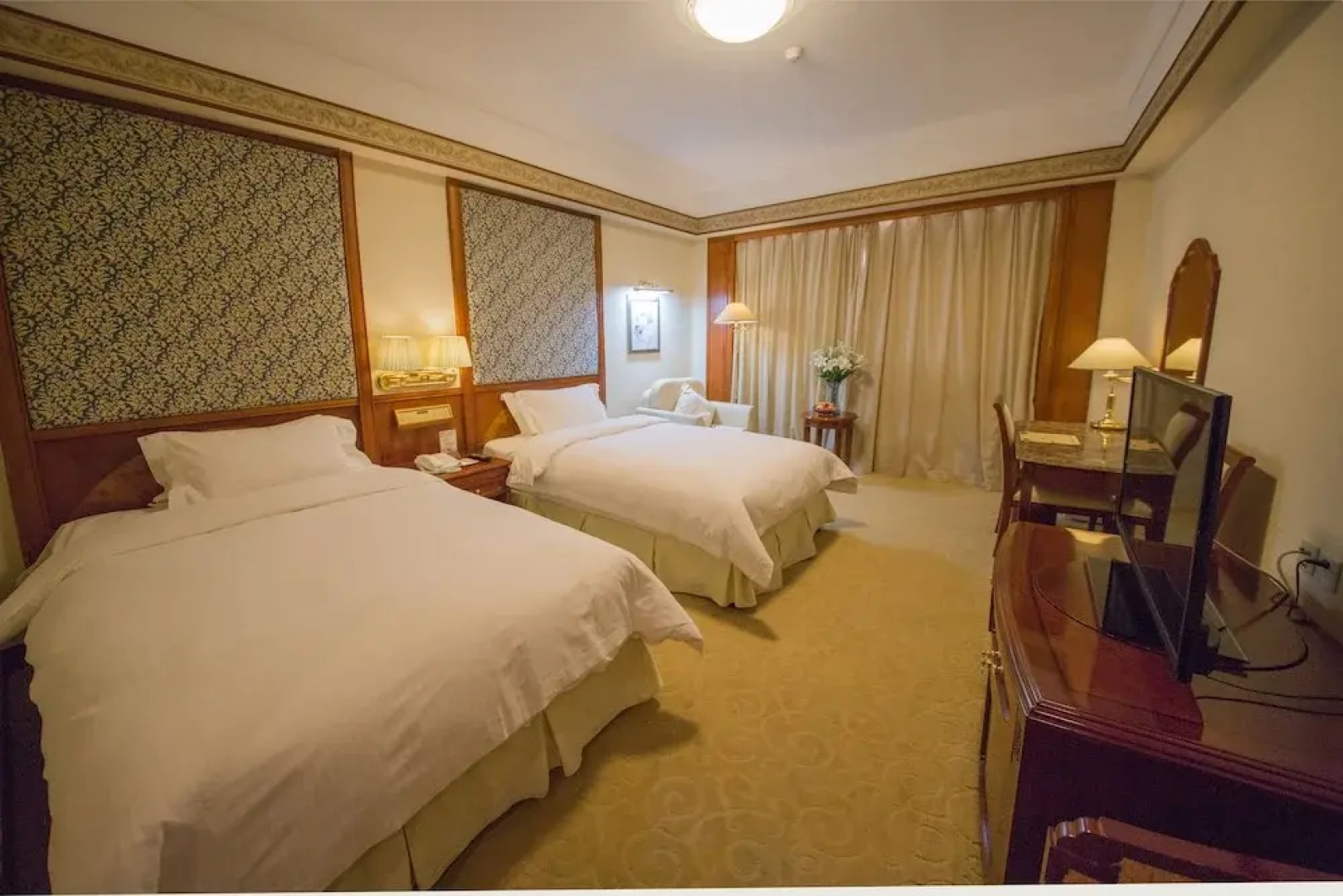 Qingdao Great Tang Harvest Hotel