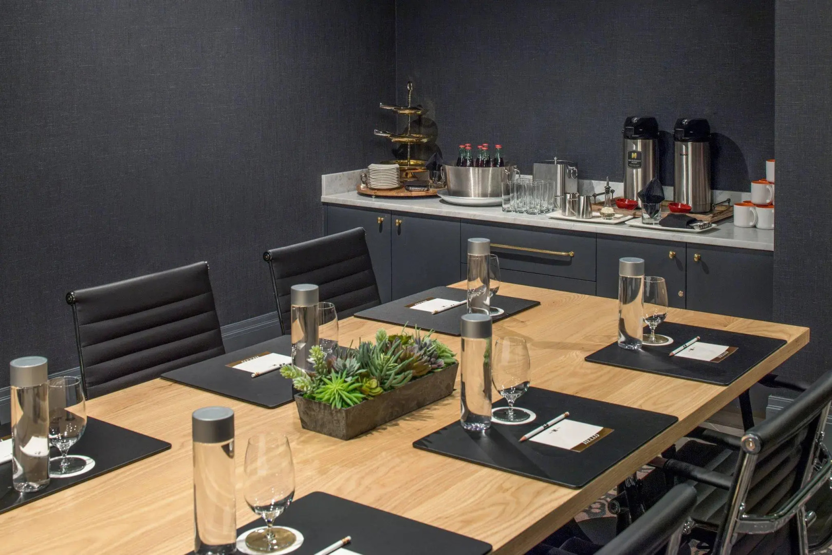 The Hi-Lo, Autograph Collection