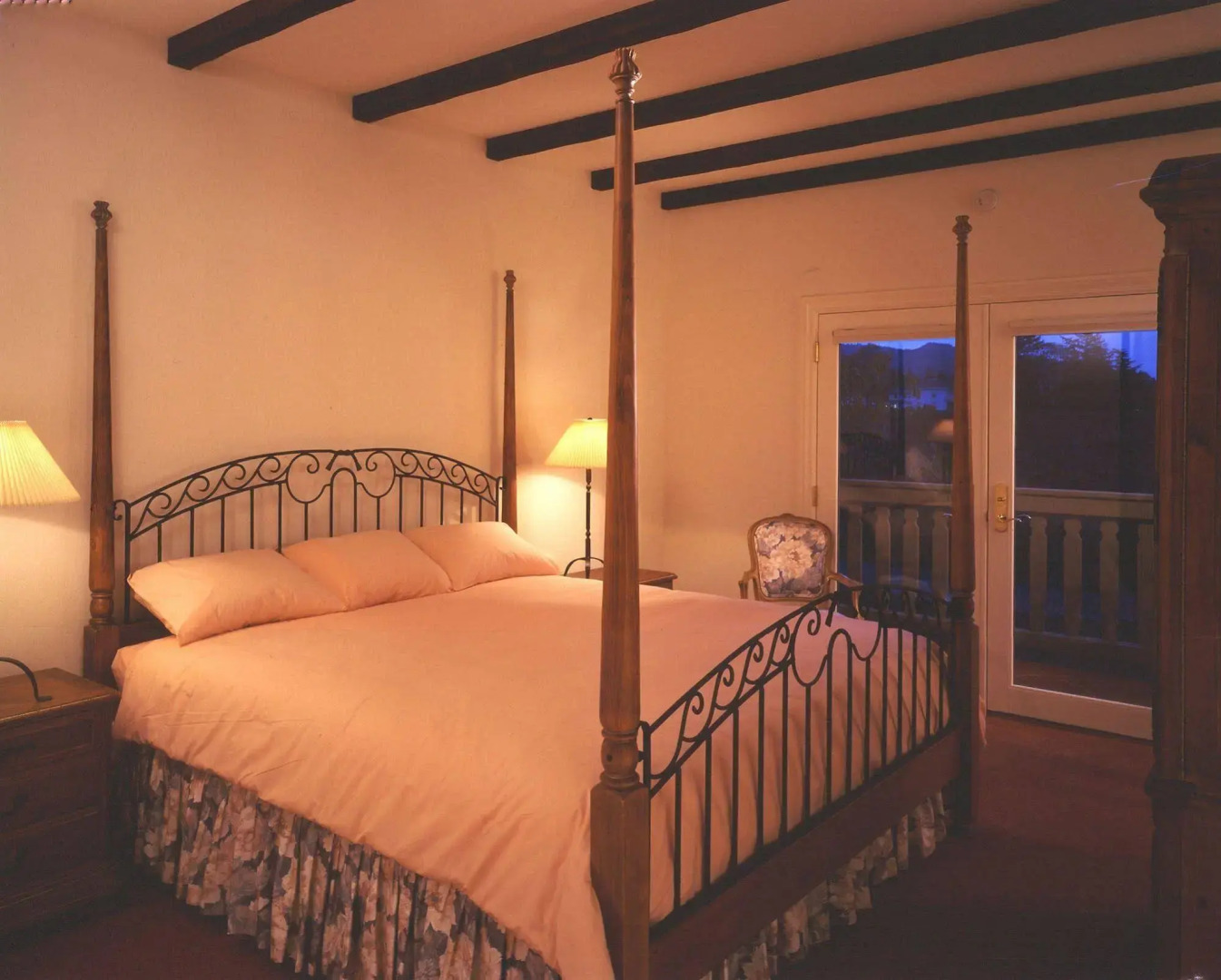 Vineyard Country Inn