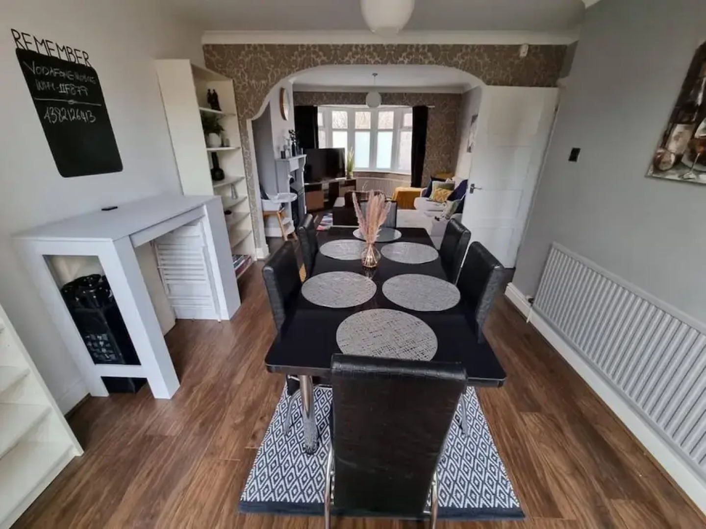 3 Bed Spacious House With Parking