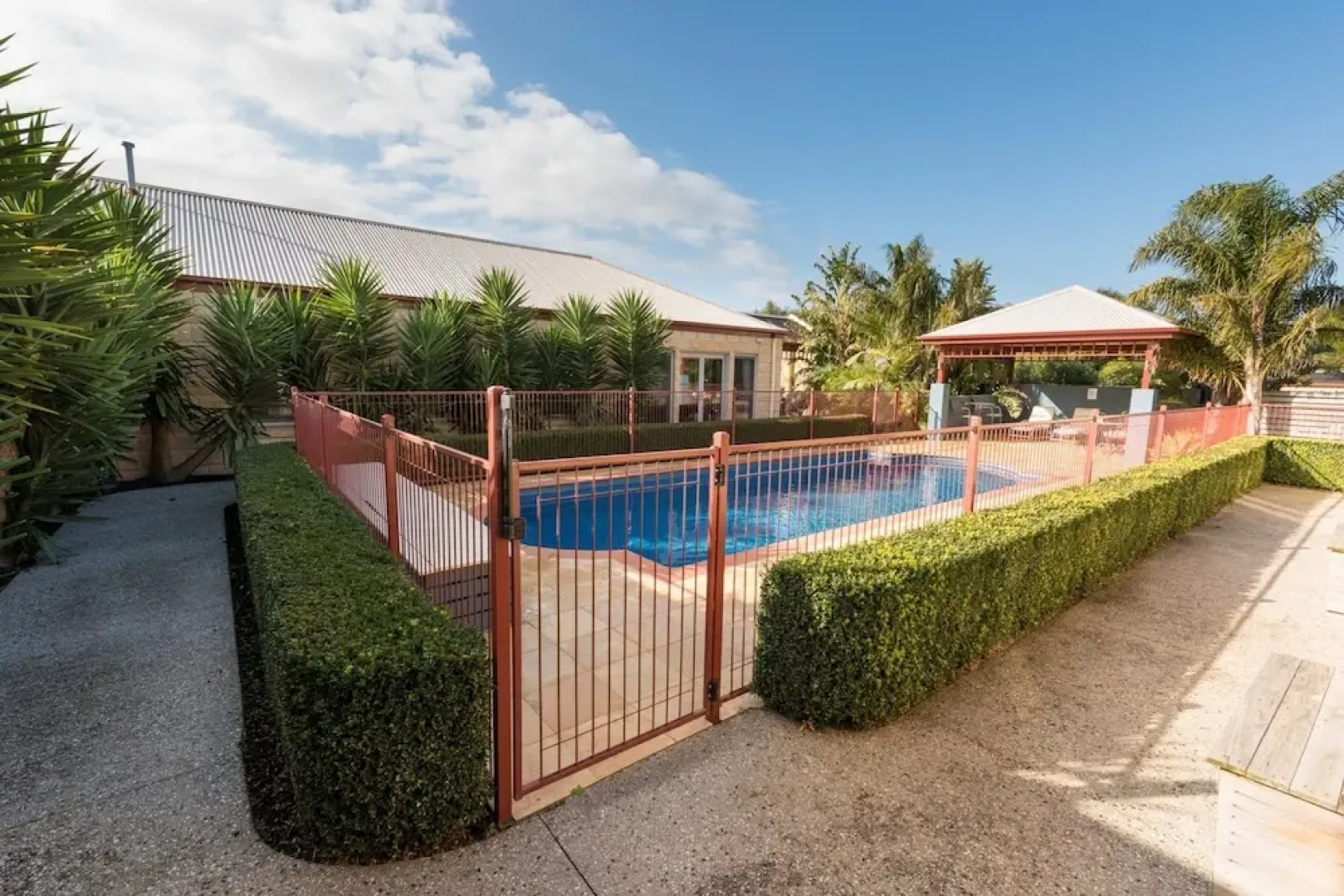 Bel Miren - Essington