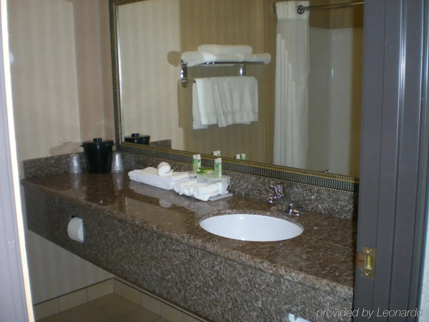 Holiday Inn Express & Suites New Buffalo by IHG