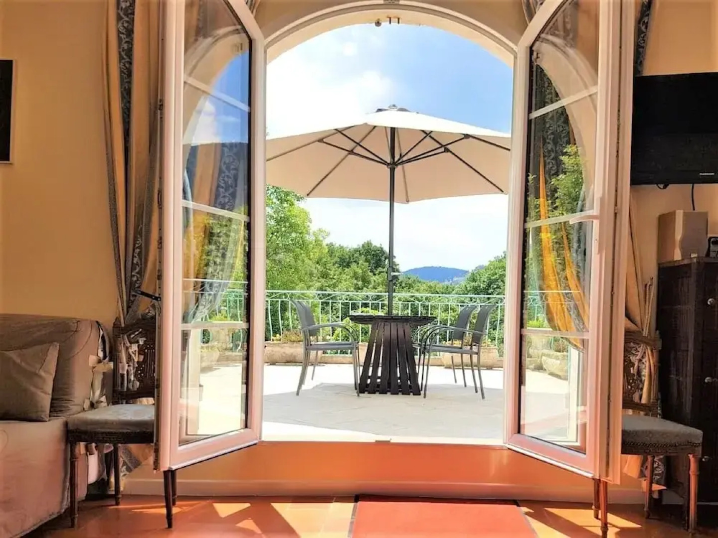 B&B With Charm - Quiet With Kitchen & sw Pool