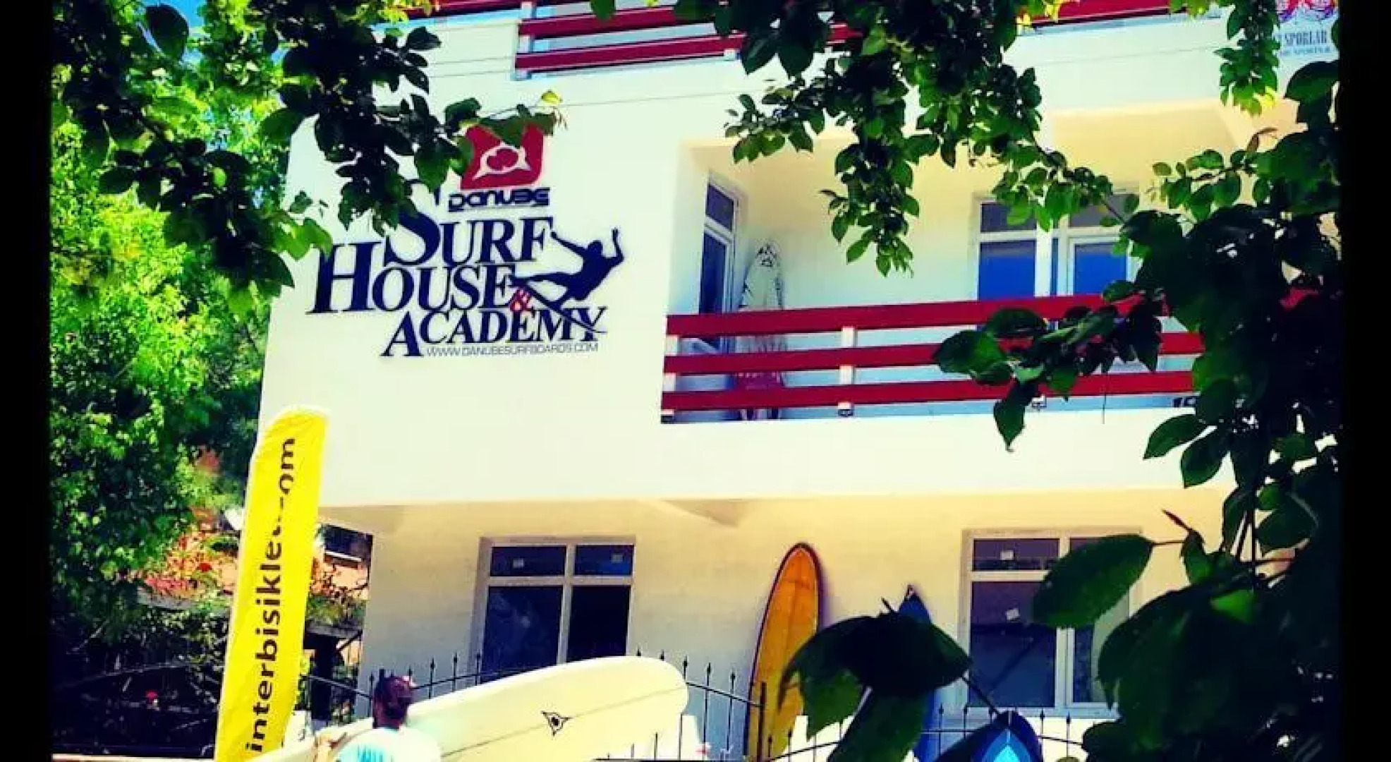 Danube Surf House and Academy