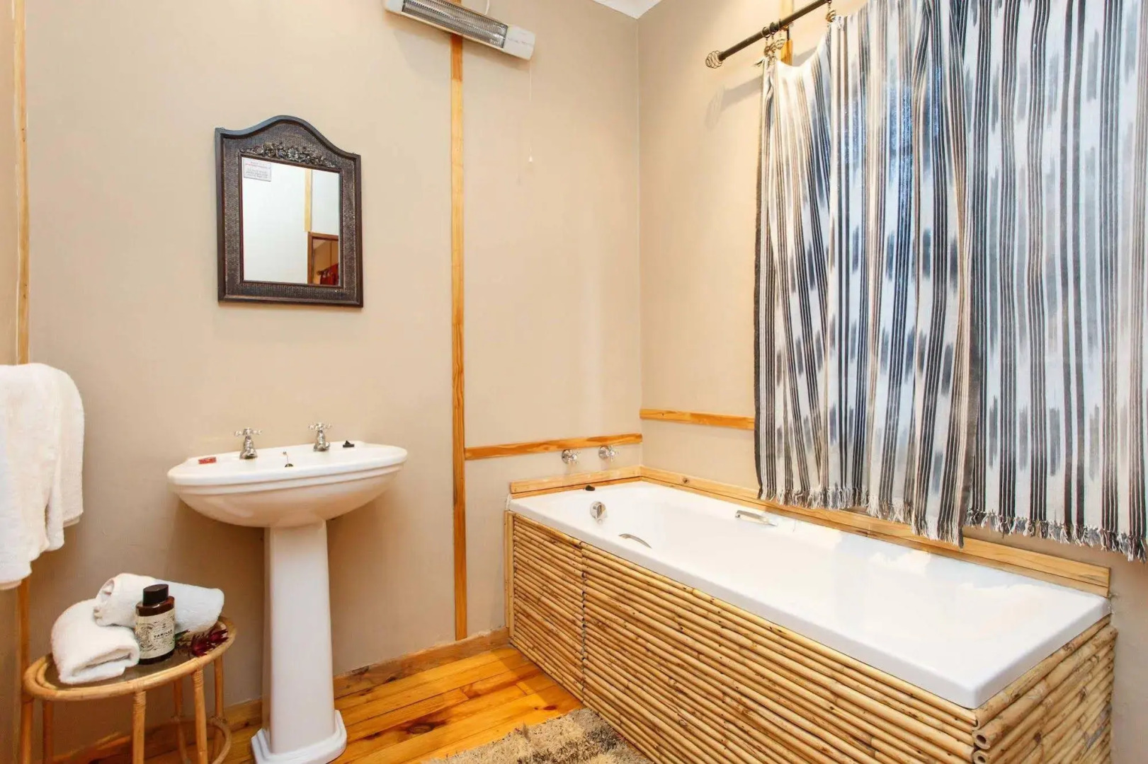 Chandelier Game Lodge