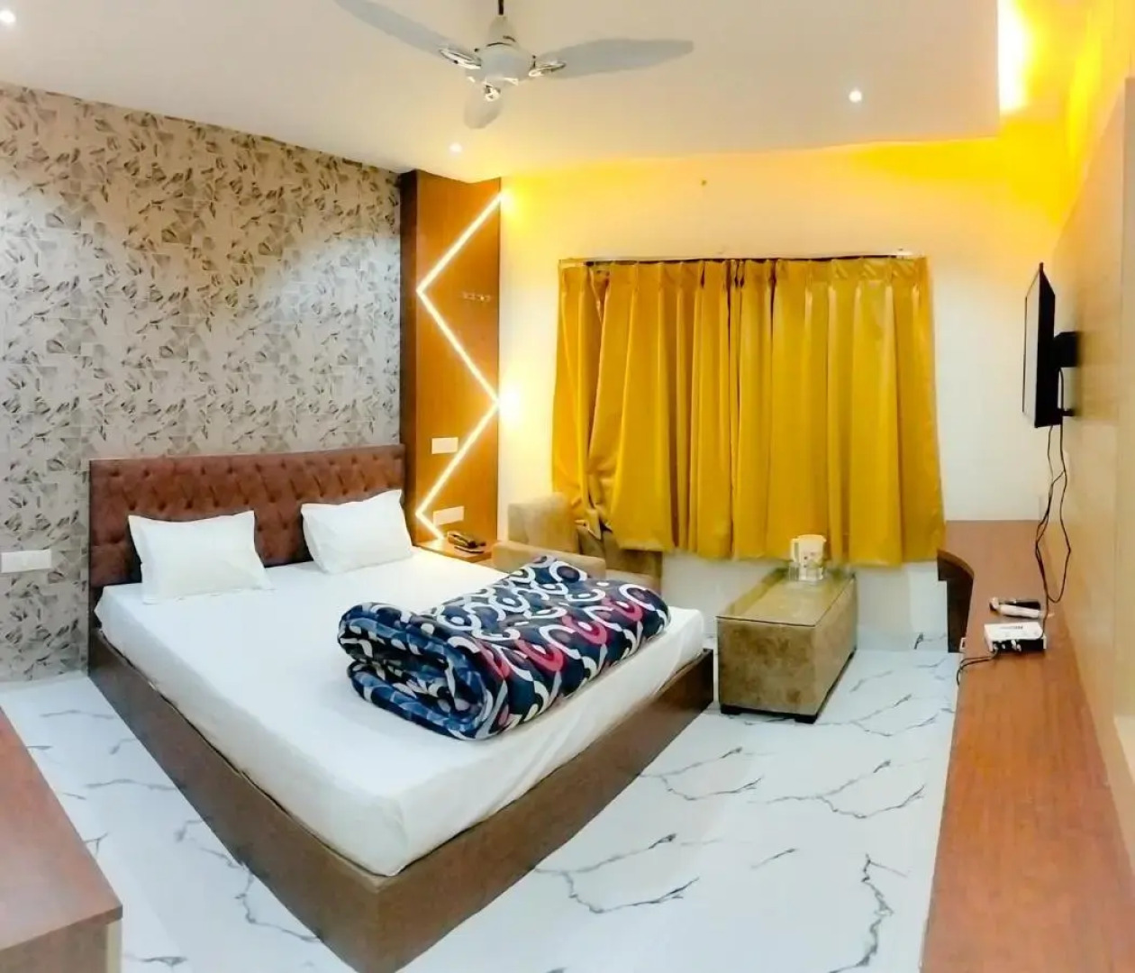 Rbs Hotel & Restaurant