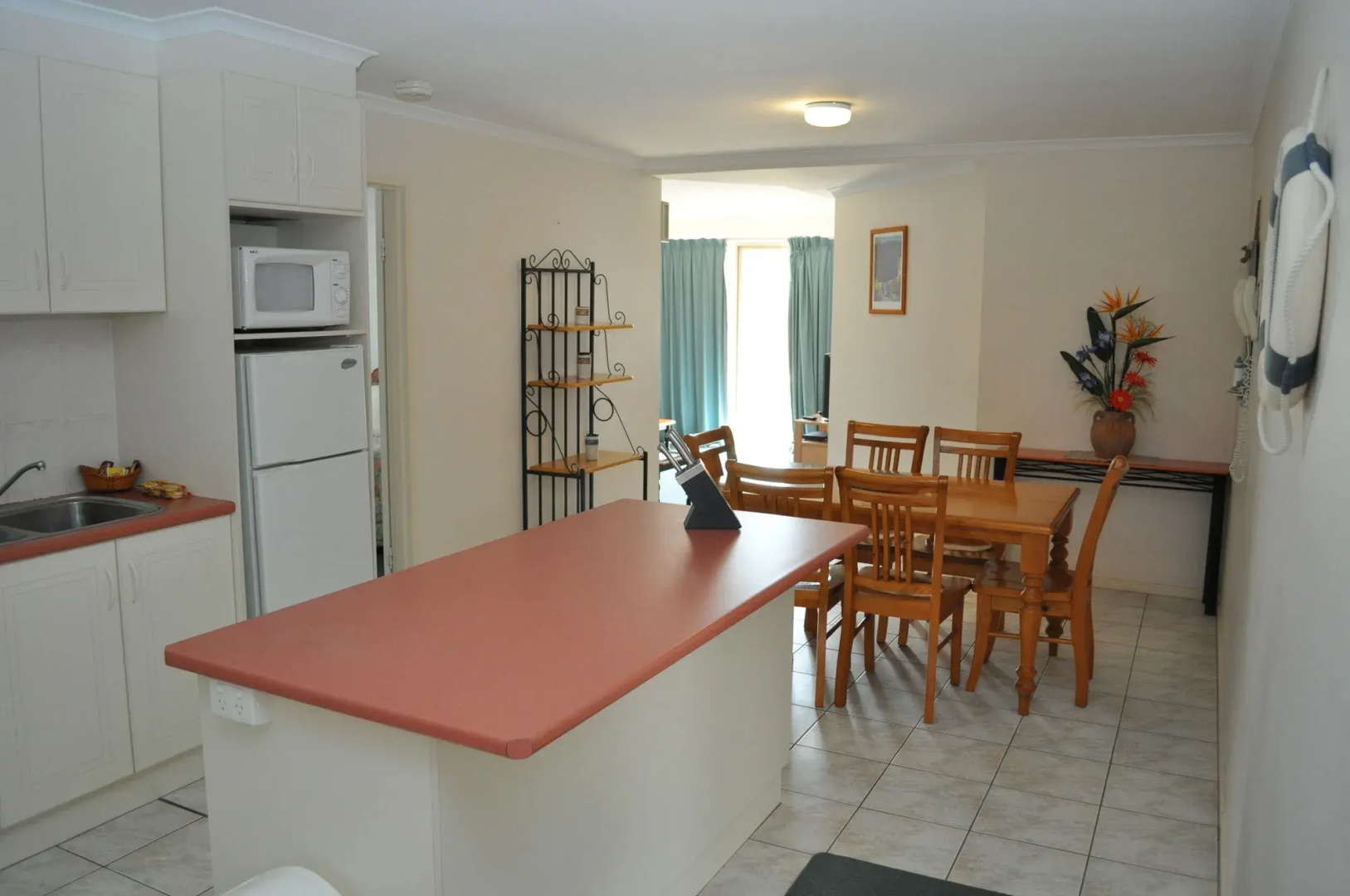 Black Dolphin Motel & Apartments