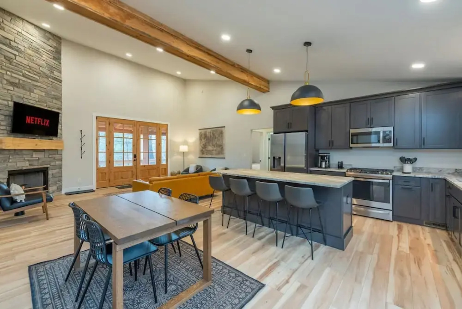 Rejuvenate in the Mtns w Sauna 5 min Drive to DT