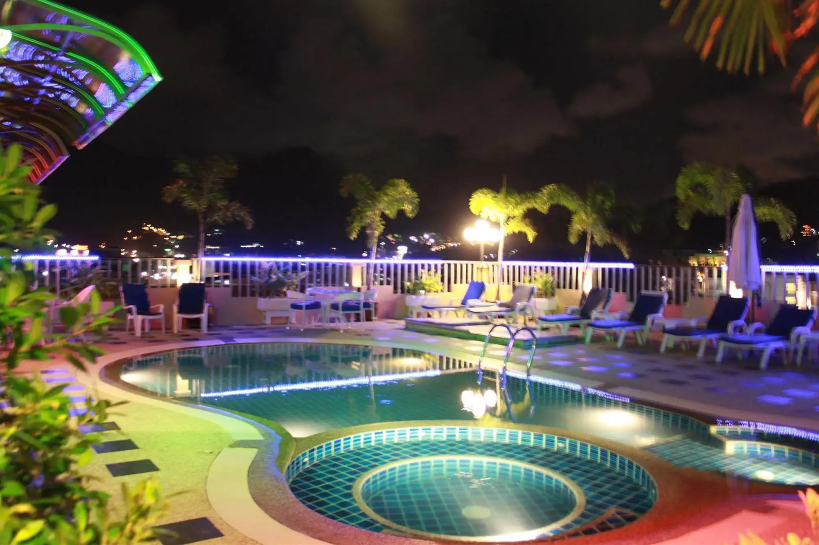 Patong Hemingway's Hotel