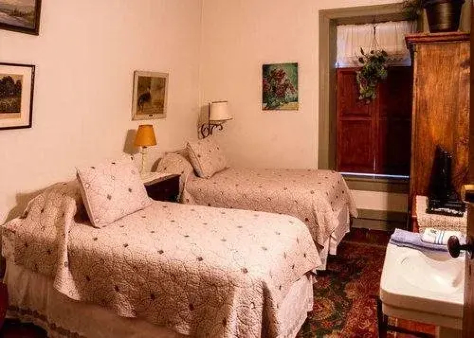 The Stagecoach Inn Bed and Breakfast Hotel