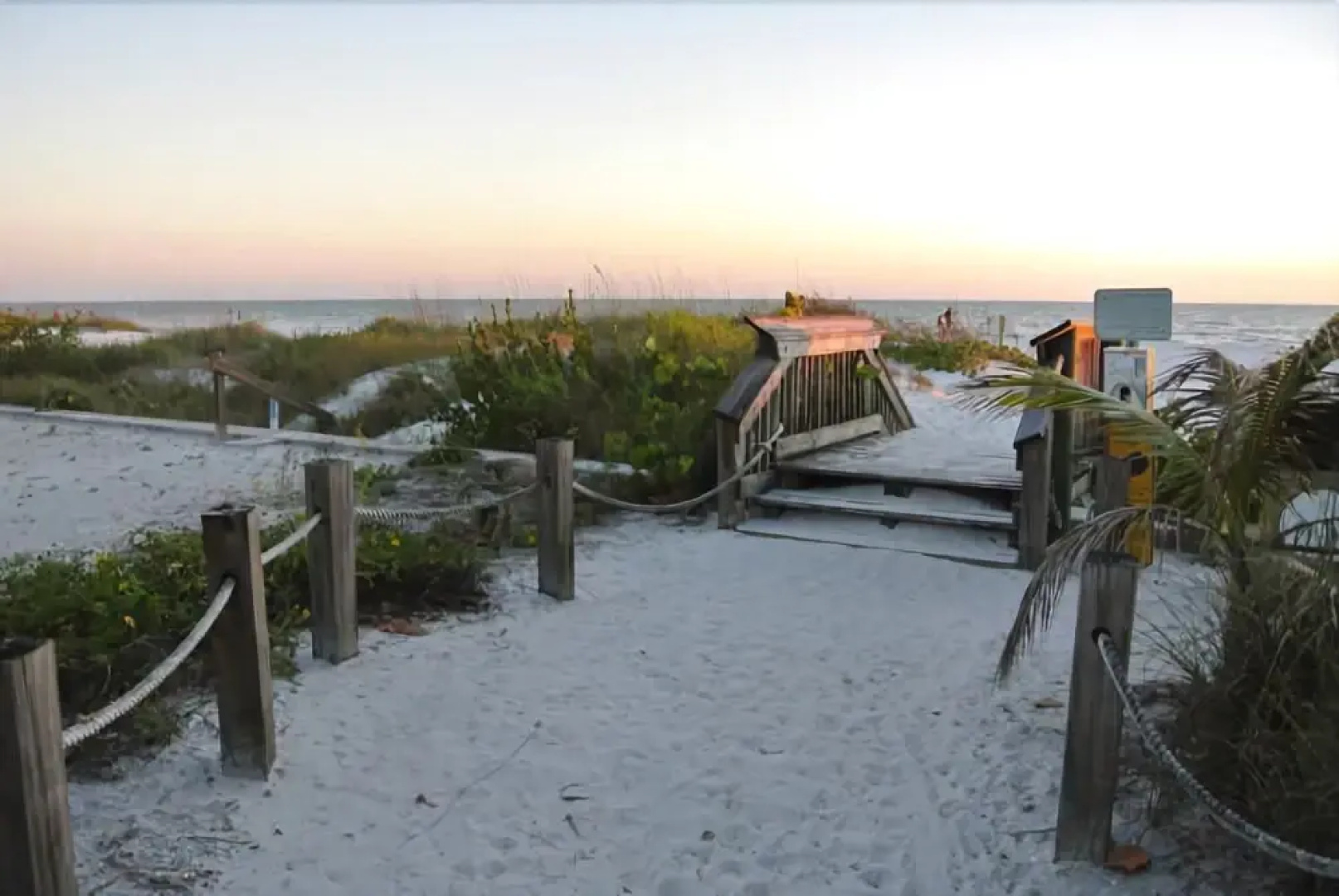 Santa Maria Harbour Resort 4 Br condo by RedAwning