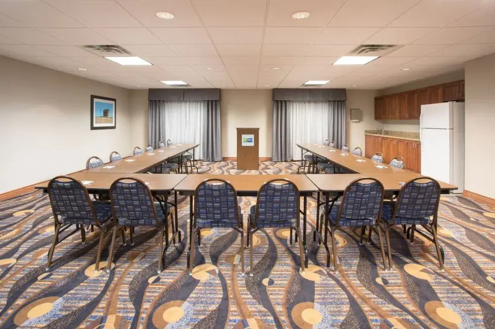 Holiday Inn Express Hotel & Suites Concordia US81