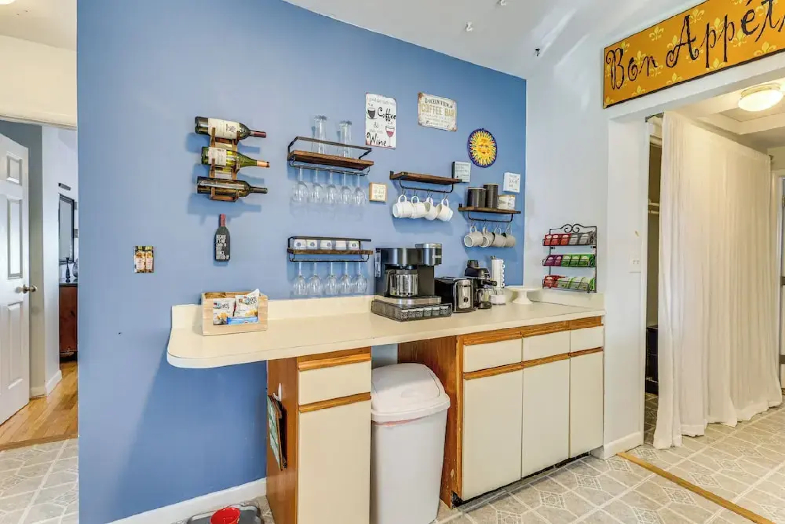 Beachfront, Dog-friendly Milford Getaway w/ Yard!