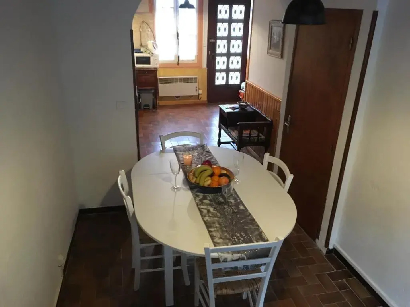 Entre l'église et la place