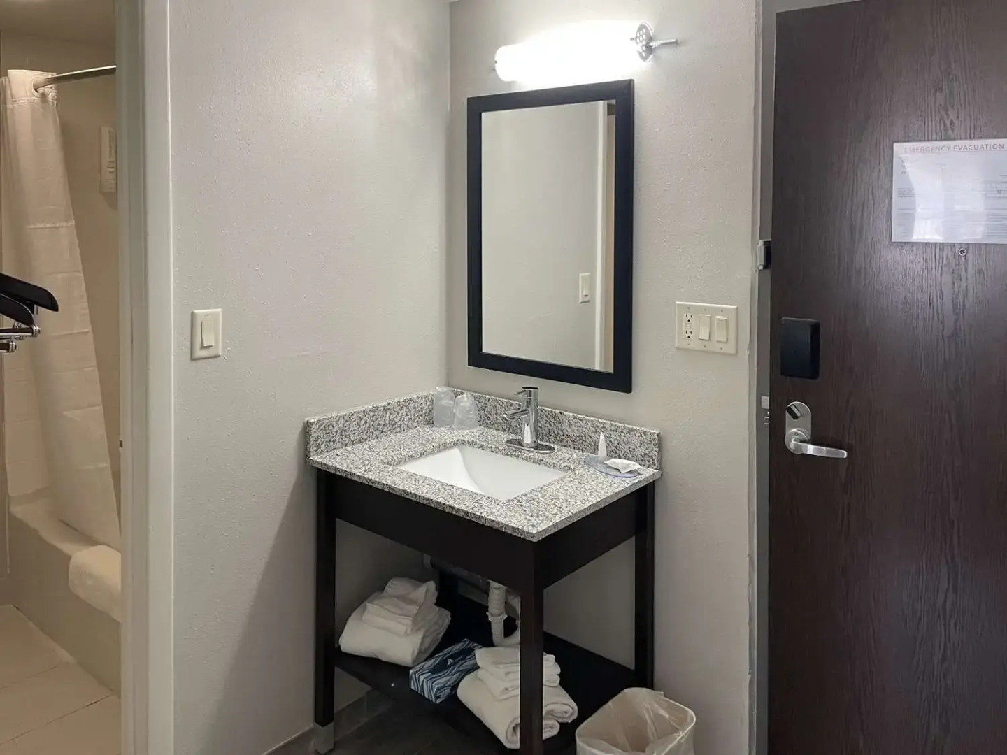 Days Inn by Wyndham Manitowoc